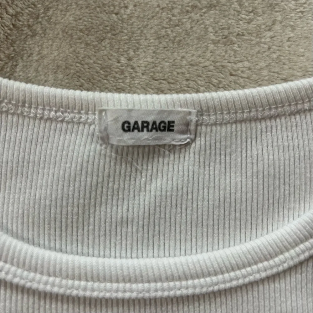 White Ribbed Graphic Long-Sleeve Tee - Picture 4 of 4